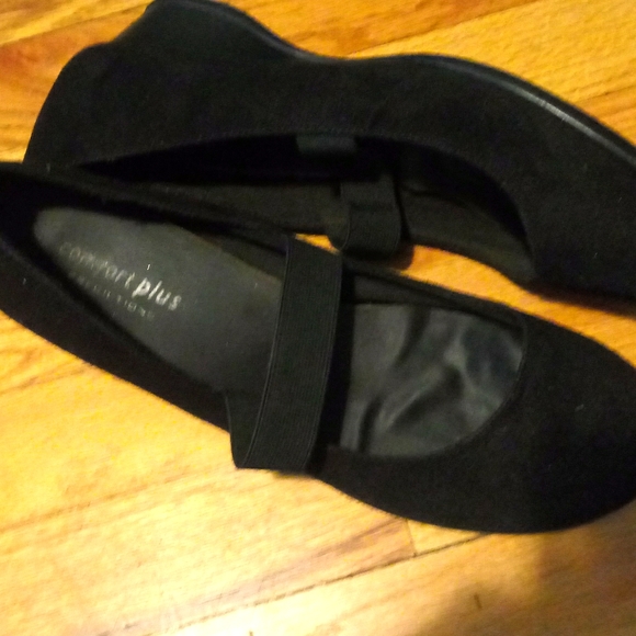 Shoed - Picture 1 of 1